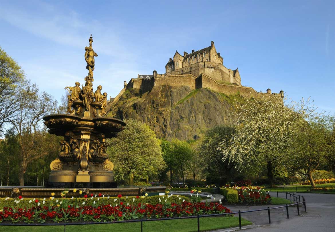 Edinburgh castle and fountain