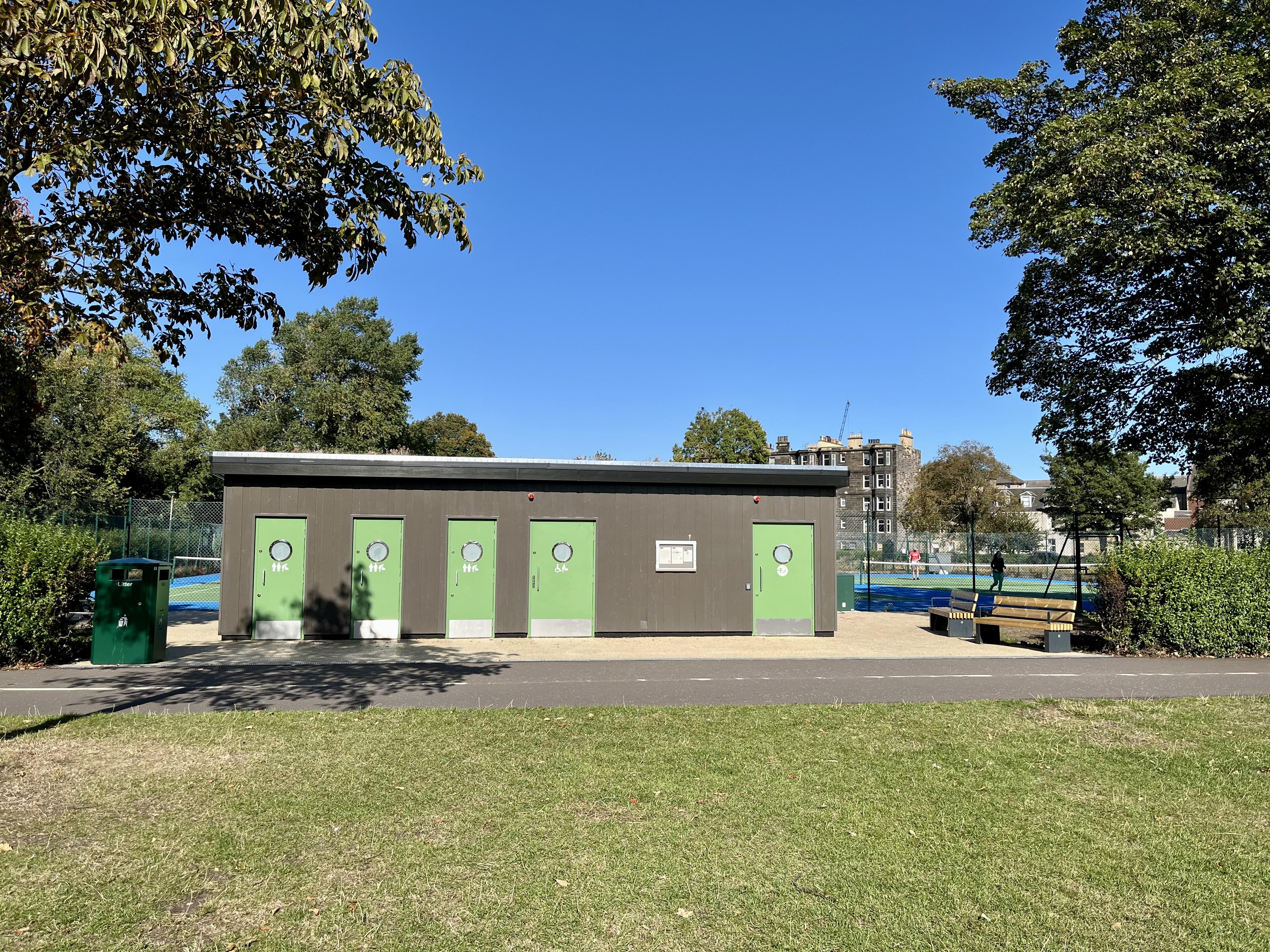 The public toilet cubicle in Leith Links